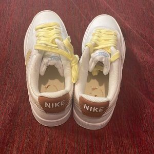 wmns nike court vision lo cnvs